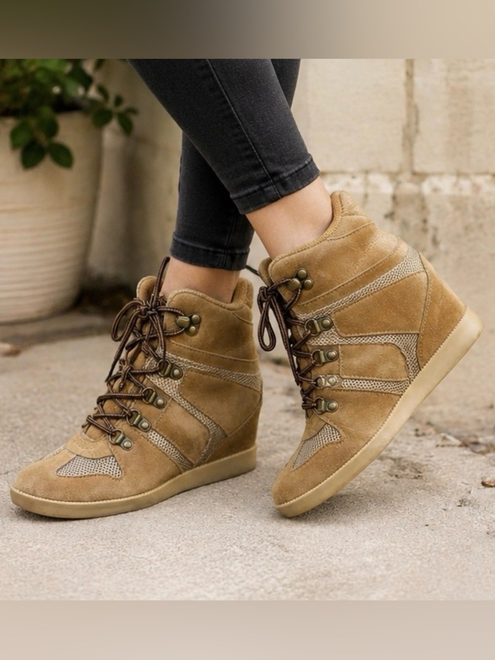 Y2K Hidden Wedge Sneaker Boots Tan Faux Suede Hightop Hiking Style Shoes 6